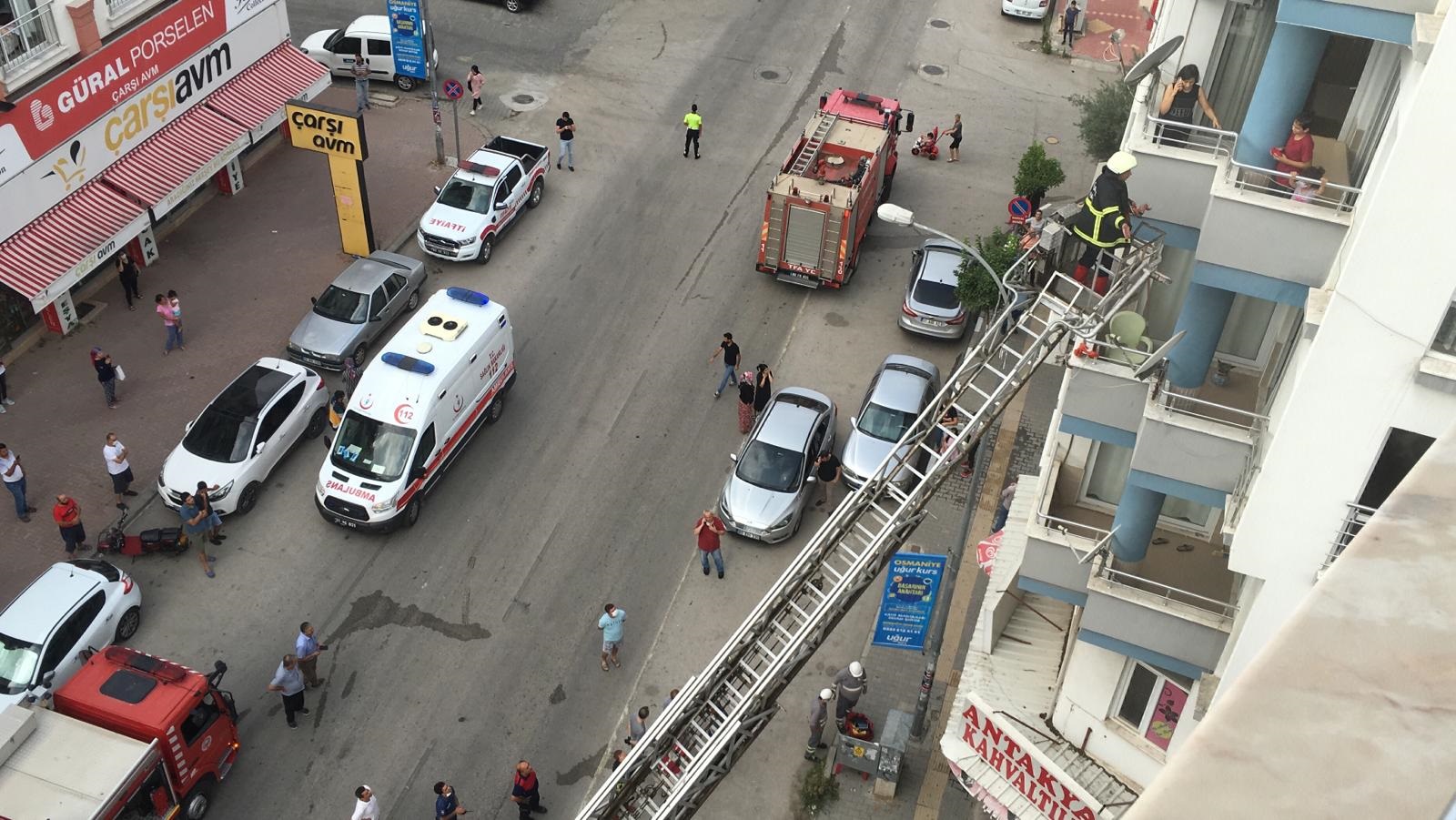 Apartmanda çıkan yangın korkuttu!