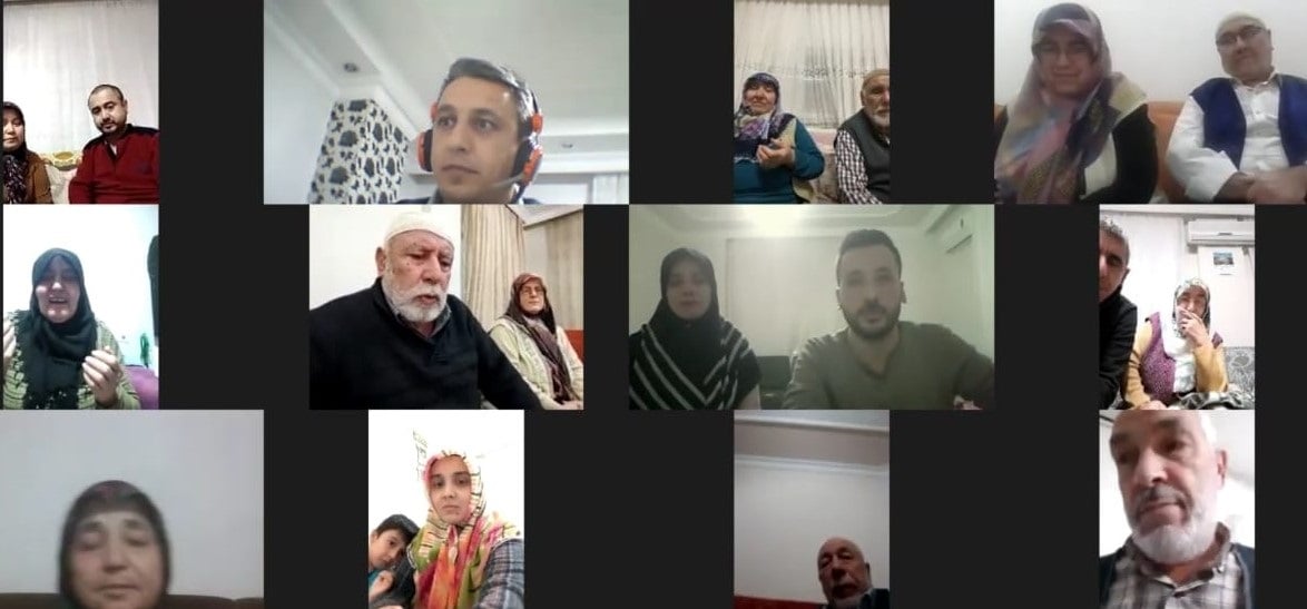 Kovid-19'dan ölen yakınları için uzaktan bağlantılı mevlit okuttular
