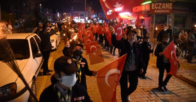 Kurtuluşun 100. yılında fener alayı ve havai fişek gösterisi
