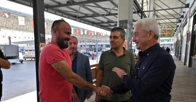 Finike Belediye Başkanı Geyikçi toptancı halini ziyaret etti