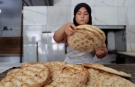 Eşinin ekmek fırınını devralan Gülcan usta, ateşin başına kızları ve yeğeniyle geçiyor