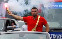 Kırkpınar Başpehlivanı Zeybek, Antalya'da coşkuyla karşılandı