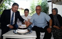 Osmaniye Valisi Yılmaz'dan şehit babasına doğum günü sürprizi