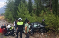 Burdur'da kamyonla çarpışan otomobildeki 3 kişi yaralandı