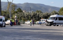 Osmaniye'de otomobille çarpışan okul servisindeki 8 öğrenci yaralandı