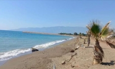 Antalya'da plajda oynarken kum tepeciğinin altında kalan 2 çocuktan 1'i öldü