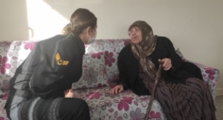 Jandarma'dan 108 yaşındaki Emine nineye ziyaret