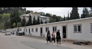 Afetzede esnafa yapılan 95 prefabrikten 65'i tamamlandı