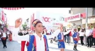 Cumhuriyet'in 100'üncü yılı etkinliğinde 100 kişi zeybek oynadı