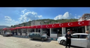 Depremzede 15 esnaf, geçici iş yerlerine kavuştu