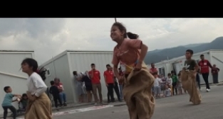 Depremzede çocuklara geleneksel oyunlar oynatıldı