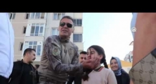 Emniyet müdürü, şehit kızı Elif'i okula makam aracıyla götürdü