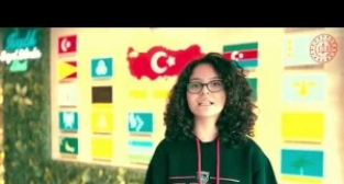 Öğrenciler şehitlerimiz için bayrak şiirini okudu