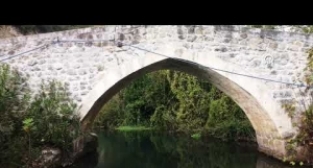 Tarihi Gafarlı Taş Köprü, sonbahar renklerine büründü