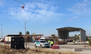 Osmaniye'de jandarma ekipleri "cayrokopter" ile trafik denetimi yaptı