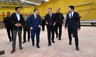 Vali Yılmaz, Bahçe'de Modüler Ahşap Mobilya Üretim Tesisini ziyaret etti