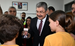 Gökçe'den Bakan Kurum'a şiirli teşekkür