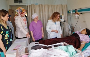 Valimizin eşinden devlet hastanesine ziyaret