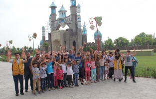 Yetim çocuklar Masal Park'ta gönüllerince eğlendi
