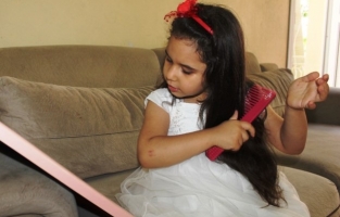 Yoğurt yediğinde geri geri gidiyor