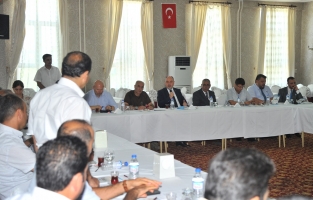 Vali Coşkun, muhtarlarla güvenlik toplantısı yaptı