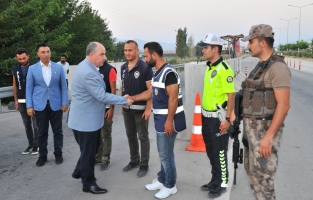 Vali'den görev başındaki emniyet mensuplarına bayram ziyareti