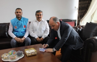 Vali Coşkun, Diyanet Vakfı'na kurban bağışında bulundu 