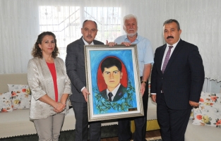 Vali Coşkun, Kurban Bayramı öncesinde şehit ailelerini ziyaret etti