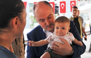 Osmaniye'de protokol halk bayramlaşması