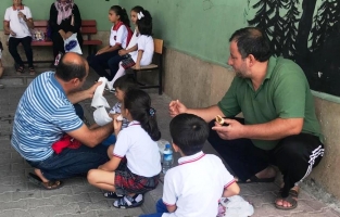 Velilerin okullarda öğlen arası çilesi
