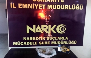 İhbar edilen şahsın evinden yarım kilo esrar çıktı