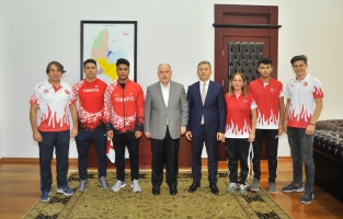 Vali Coşkun başarılı sporcularımızı kabul etti