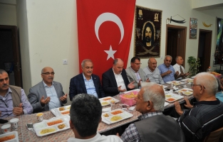 Vali Coşkun, Cem Evi'nde Muharrem Ayı iftarına katıldı