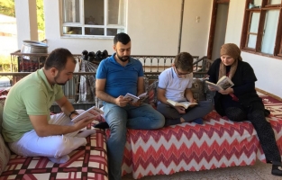 Kitabım elimde, öğretmenim evimde projesi beğeni topluyor