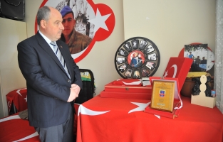 Vali Coşkun'dan şehitlerimizin ailelerine ziyaret