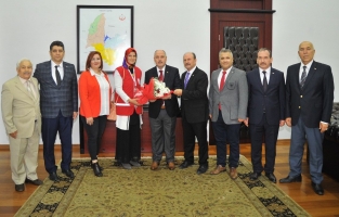 Vali Coşkun'a 'Kızılay Haftası' ziyareti