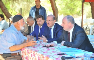 Vali Coşkun köylülerin sorunlarını dinledi