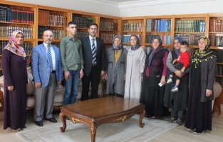 Bilgi yarışmasında birinci olan engelliler umre ile ödüllendirildi