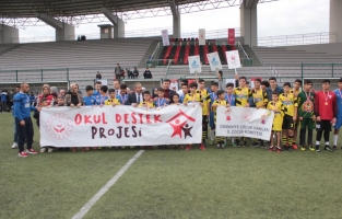 Suriyeli öğrencilerden oluşan takımla Zorkunspor dostluk maçı yaptı