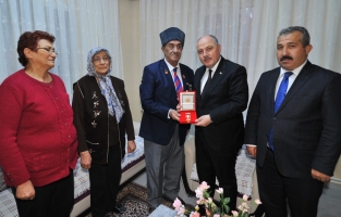 Vali Coşkun, Kıbrıs Gazilerini evlerinde ziyaret etti