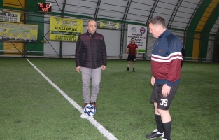 Futbol turnuvasının başlama vuruşunu Komutan ve Başsavcı yaptı