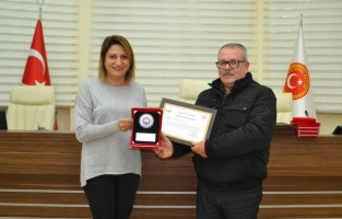 Emekli olan personele hizmet şeref belgesi verildi