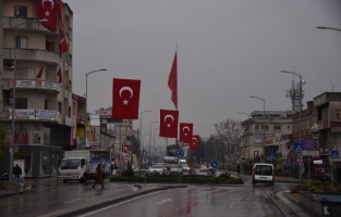 Osmaniye bayraklarla donatıldı