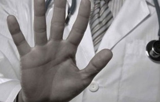 Osmaniye'de şiddete uğrayan doktor, sezeryan ameliyatına girdi