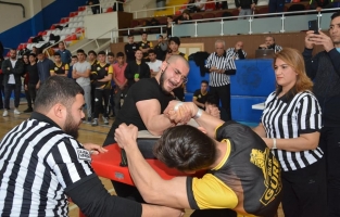 Bu gençlerin bileği bükülmez!