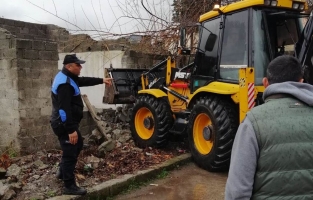 Uyuşturucu ve alkol bağımlısı gençlerin meskeni haline gelen binalar yıkılıyor