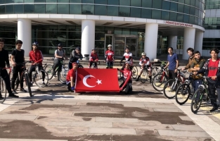 Gençler, İdlib şehitleri için pedal çevirdiler