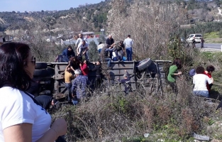 Osmaniye'de tur otobüsü devrildi: 3'ü ağır 35 yaralı