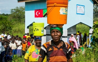 Osmaniyeli şehit ve gaziler adına Tanzanya'da su kuyusu açıldı