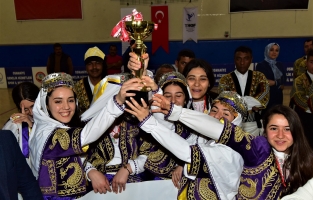 Osmaniye'de halk oyunları yarışması yapıldı